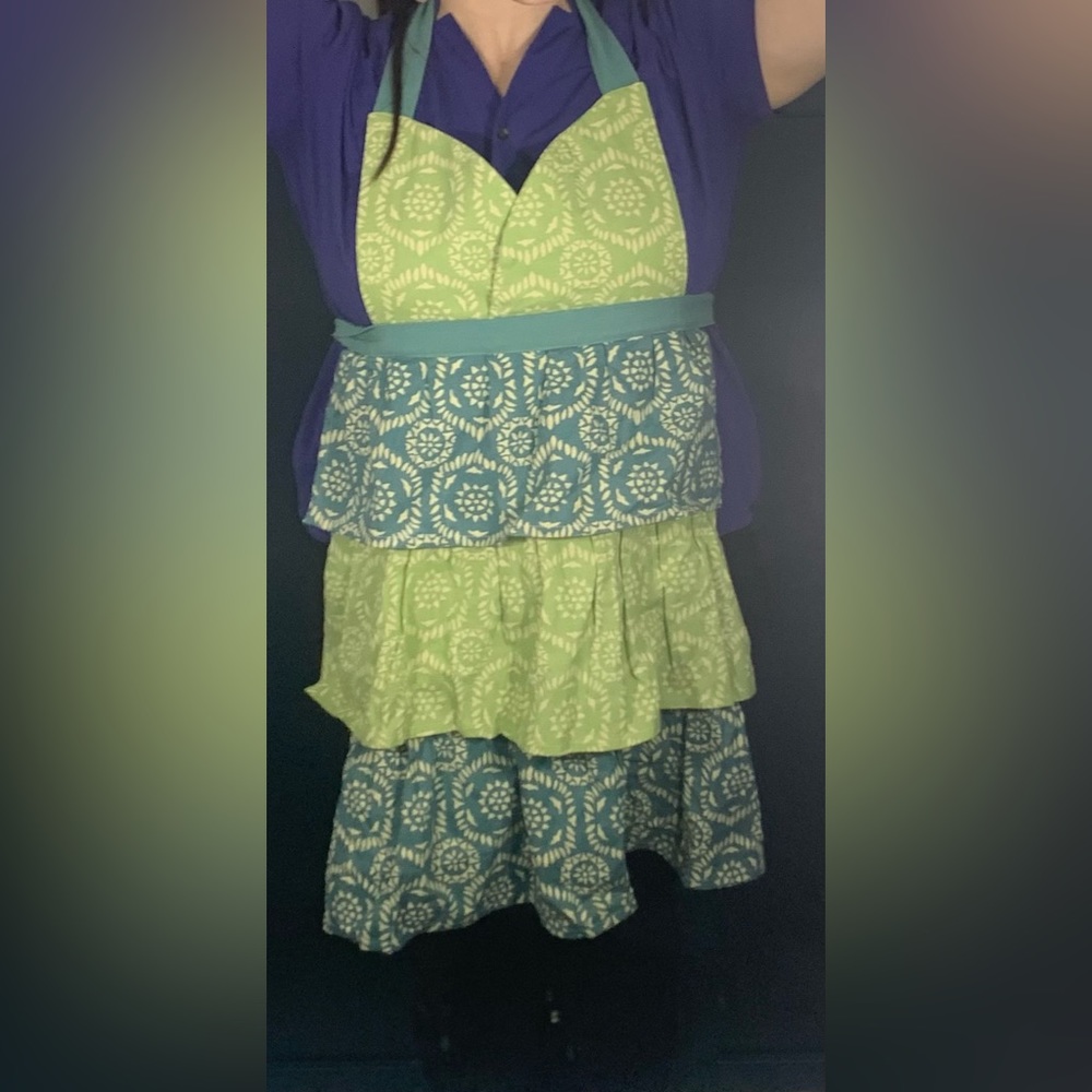 Ruffle Apron - Picture 5 of 5